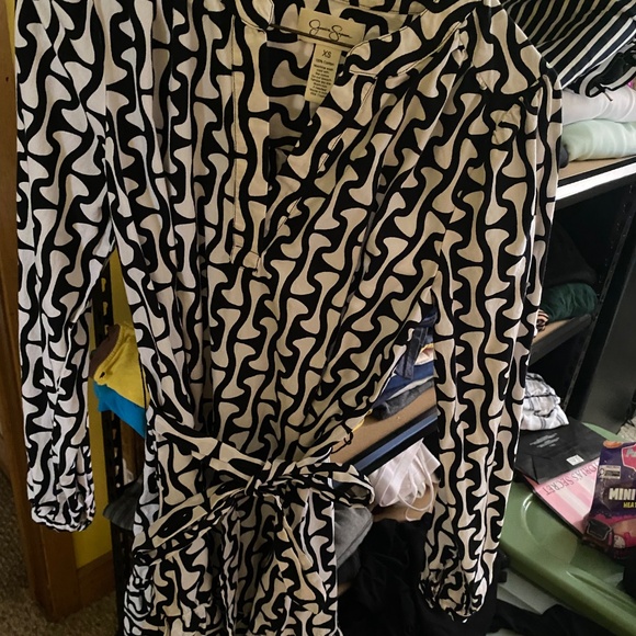 Jessica Simpson B&W dress w/belt - Picture 2 of 3